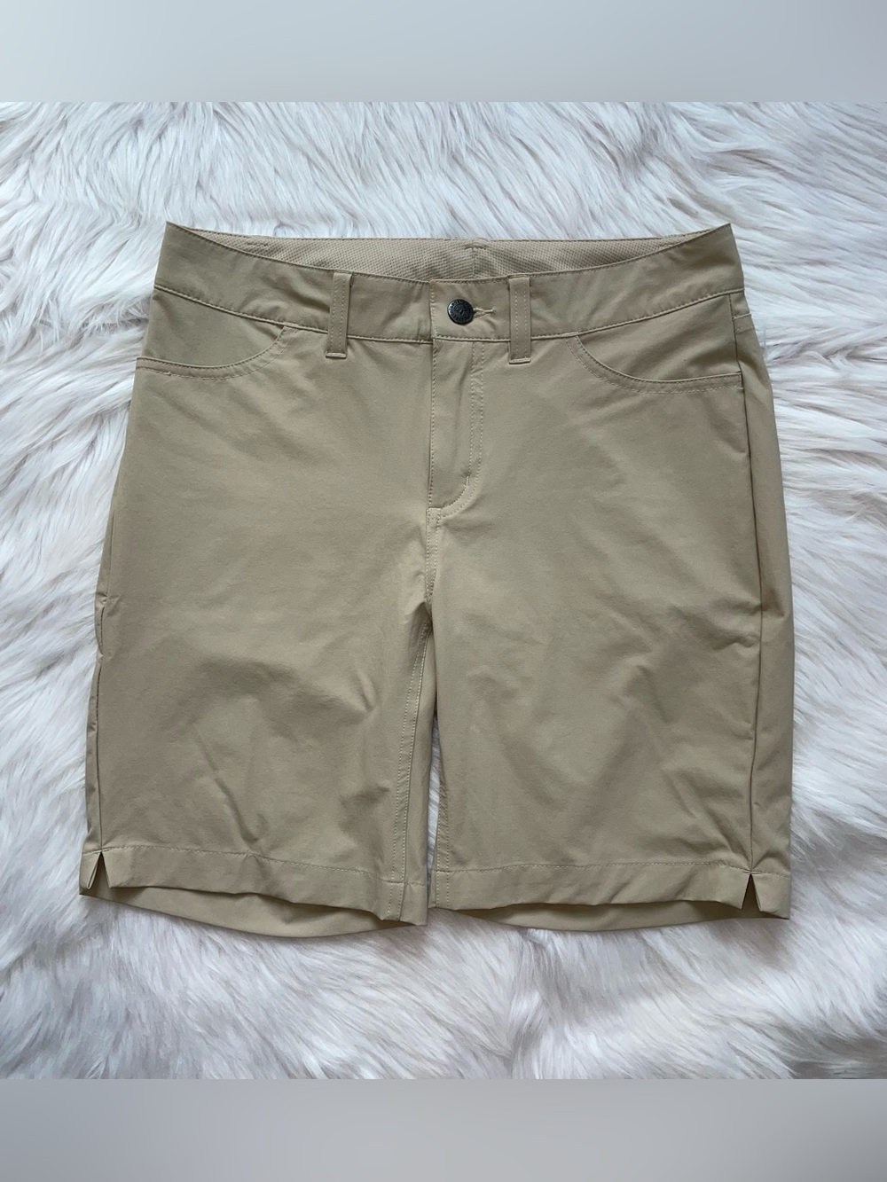 Patagonia skyline traveler shorts women’s 4 beige Bermuda short 8” hiking shorts
